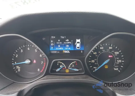 2016 Ford Focus Se z USA, uszkodzony, nr VIN 1FADP3K27GL239251